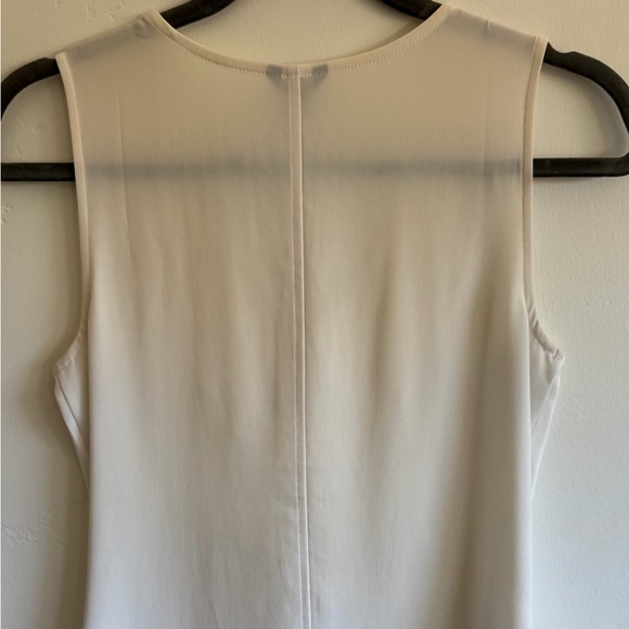 Ann Taylor Sleeveless Ruffle V-Neck Top XS | Ivory / Off-White Blouse - Picture 4 of 4